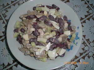 salat-iz-fasoli-i-gribov-variant-726892 (300x225, 83Kb)
