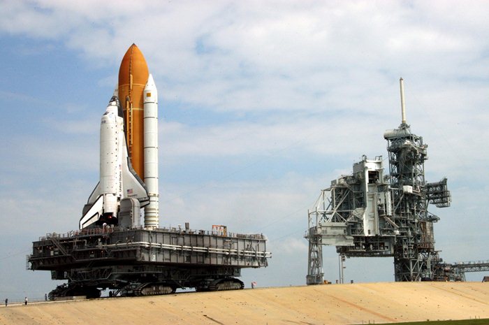 STS-114_rollout (700x465, 54Kb)