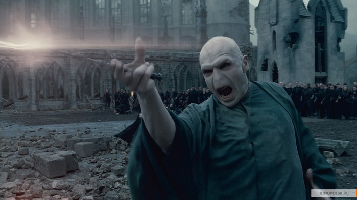 kinopoisk.ru-Harry-Potter-and-the-Deathly-Hallows_3A-Part-2-1623450 (700x393, 63Kb)