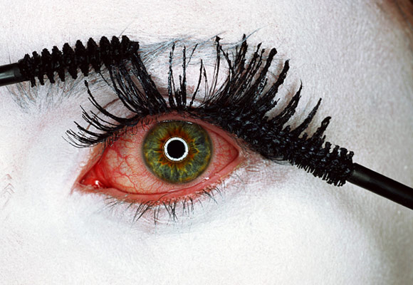 irving-penn-mascara-wars-july-2001 (580x400, 67Kb)