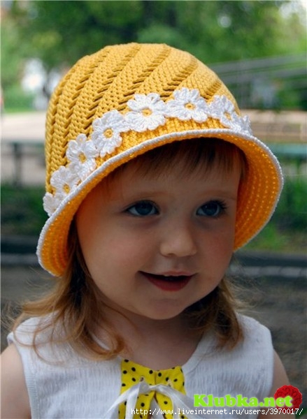 модели осенних вязаных шапочек для девочек