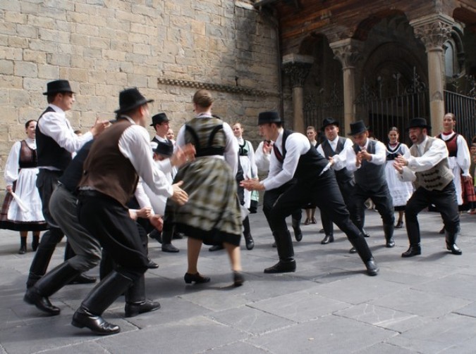 Фольклорный фестиваль в Пиренеях, Хака, Испания, 2 августа 2011 года./2270477_158_2_ (675x503, 100Kb)