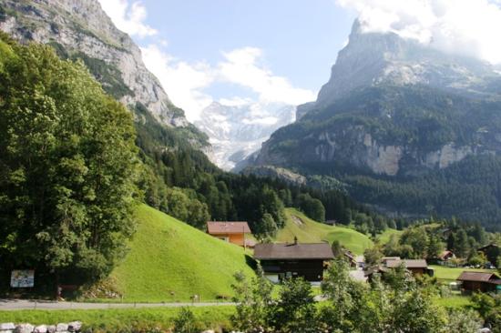 Курорты Швейцарии - Интерлакен/2822077_mountainsaroundinterlaken1 (550x366, 39Kb)