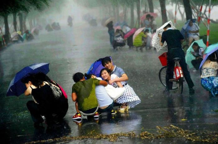 3085196_typhoon_muifa_shrieks_through_shanghai_01 (700x464, 56Kb)