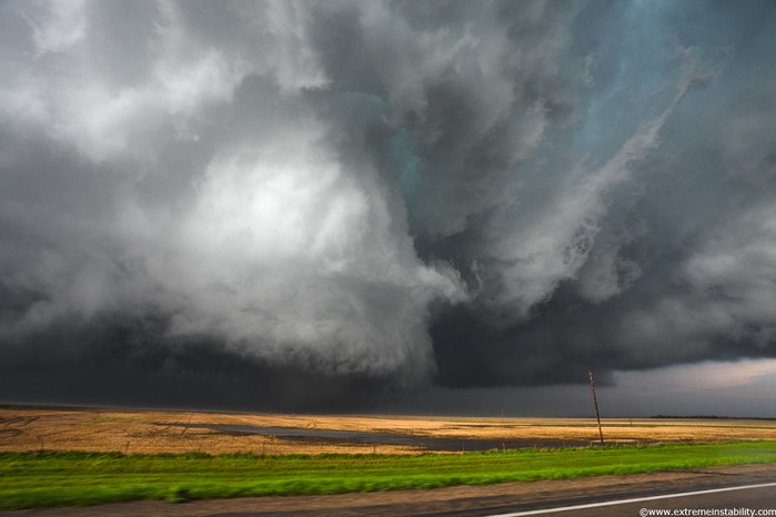 South Dakota Violent Tornado (700x466, 71Kb)