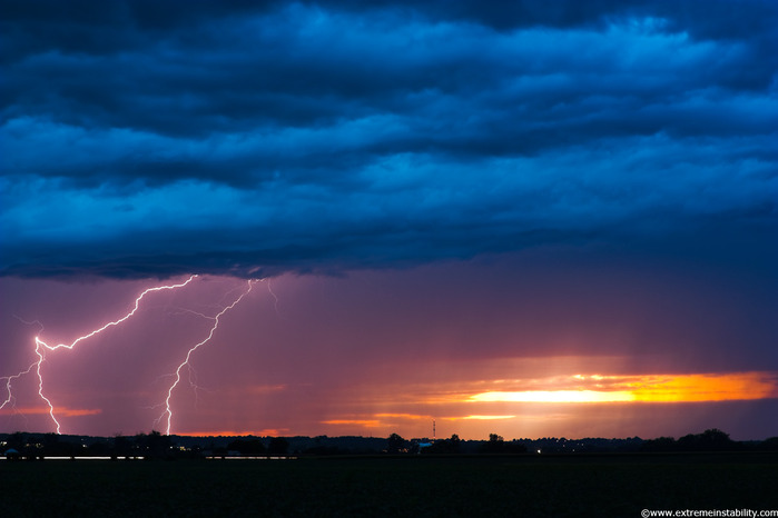 Sunset Lightning (700x466, 61Kb)