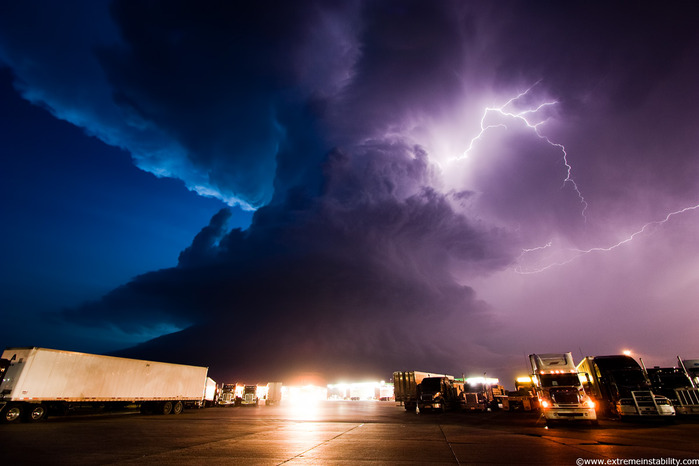 Truck Stop and Twilight Supercell (700x466, 72Kb)