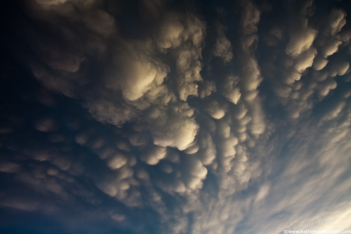 Mammatus over southern Nebraska May 23, 2006 (700x466, 64Kb)