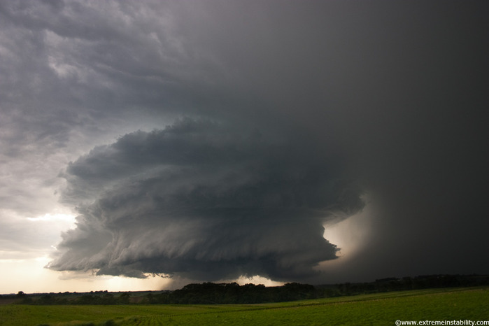 Supercell storm moves near Alvo Nebraska June 13, 2004 (700x466, 47Kb)