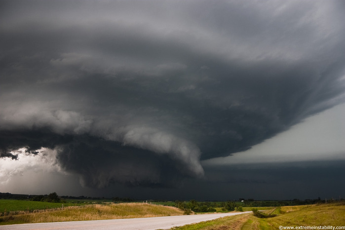Supercell moves across southwest Iowa August 26, 2004 (700x466, 54Kb)