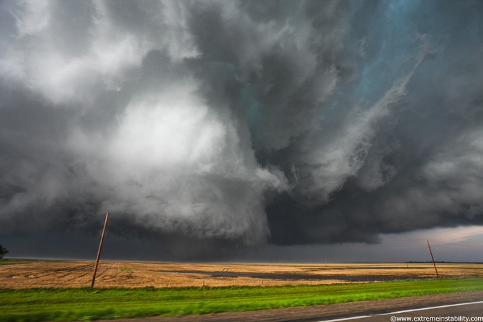 Long-lived supercell produces an EF4 tornado that tracks across northeast South Dakota, just missing the town of Bowdle, May 22, 2010 (700x466, 72Kb)