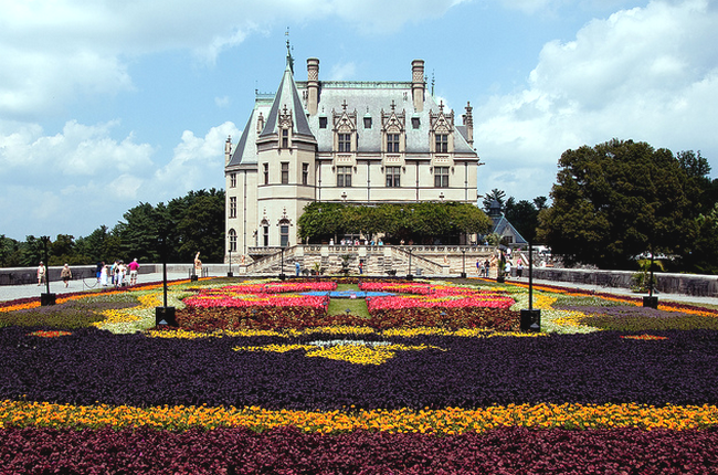 Biltmore House and Flower Carpet 2  Flickr - Photo Sharing! (650x430, 635Kb)