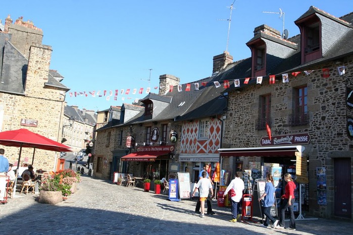 Фужер (Fougeres) — старинный город-крепость с 13 башнями в Бретани 83949