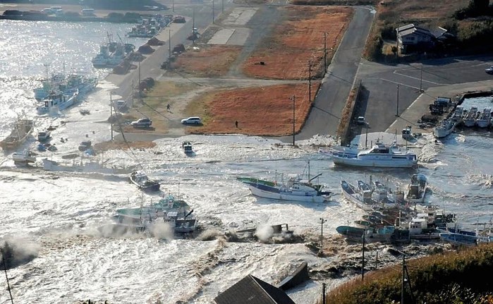 На что похож Апокалипсис - землетрясение и цунами в японии 25977