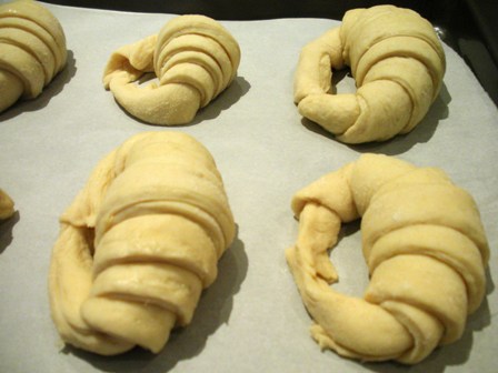 4766526838_0fa2a16064 20100703 making croissants 13_O (448x336, 43Kb)