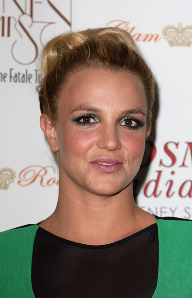 Britney-Spears-attends-her-UK-Tour-Launch-Party-3 (386x600, 70Kb)