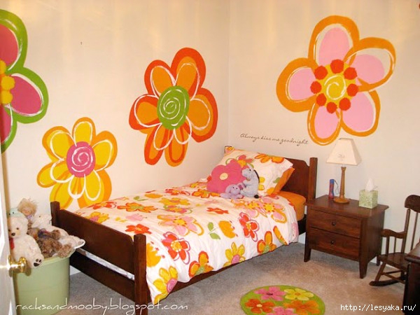 big-girl-room-with-hand-painted-flowers1-600x450 (600x450, 172Kb)