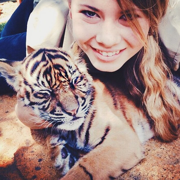 Bindi Irwin Photo 16 (700x700, 538Kb)