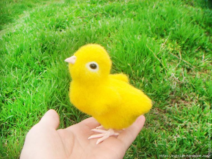 Желтый пасхальный цыпленок своими руками. Сухое валяние (700x525, 314Kb)