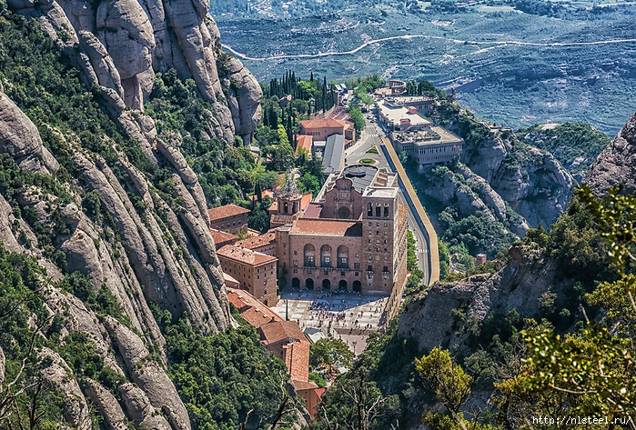 3925073_Montserrat6 (700x473, 506Kb)