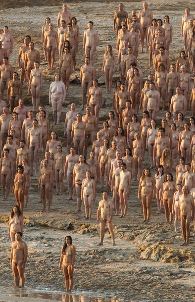 Тысячи голых сфотографировались на берегу Мертвого моря, 17 сентября 2011 года./2270477_164 (394x610, 327Kb)