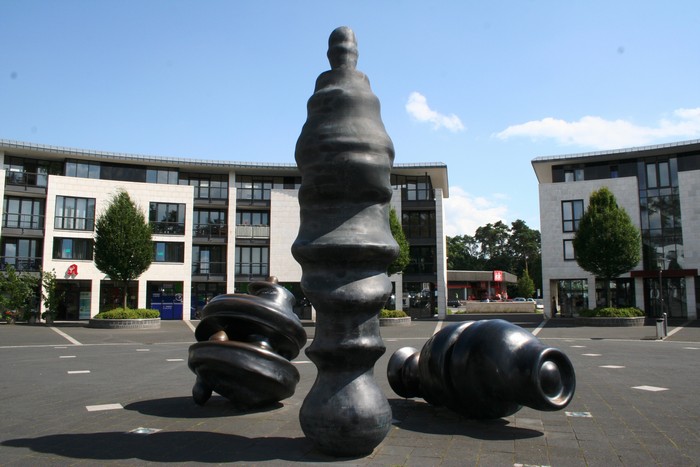 Тони Крэг, Tony Cragg - автор скульптур из урбанистических материалов