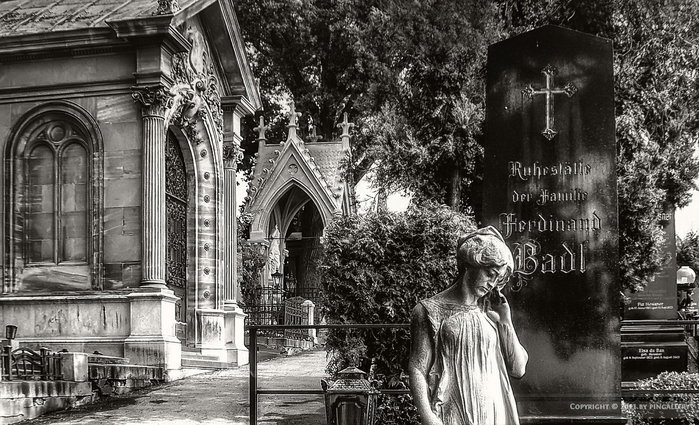 grinzing_cemetery_in_vienna_by_pingallery-d49ib83 (700x425, 119Kb)
