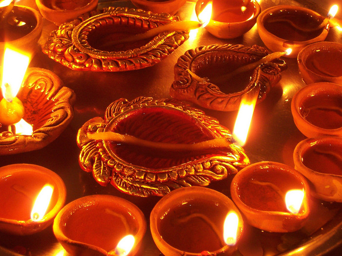 1319610465_Diwali_Diya (700x525, 170Kb)