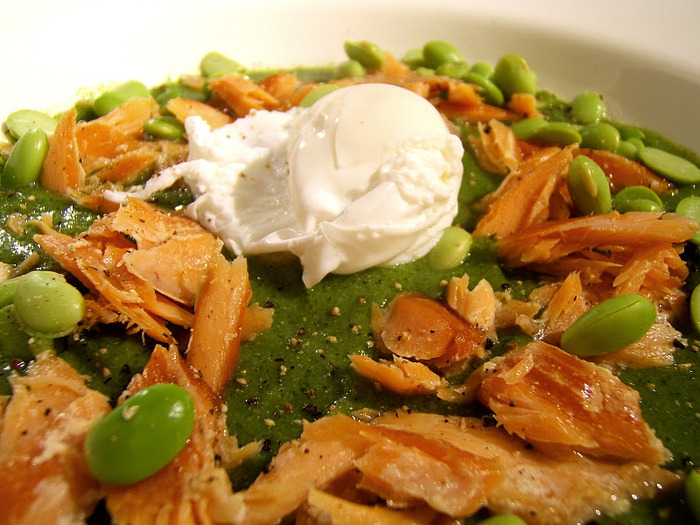 Broccoli purée over goat's cheese with honey roast salmon, soya beans, topped with a poached egg . (700x525, 150Kb)