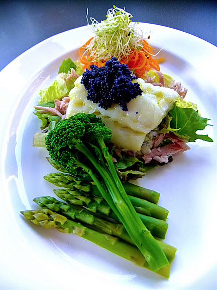 Butter baked cod over shredded ham, pickled gherkin and caper tartare, salad leaves, topped with caviar, accompanied by asparagus, tenderstem broccoli, carrot juliennes and alfalfa seed cress (432x576, 106Kb)