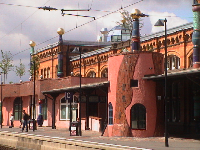 Hundertwasserbahnhof_uelzen1[1] (640x480, 168Kb)