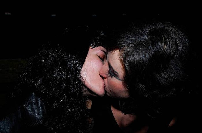 Lesbian kiss club