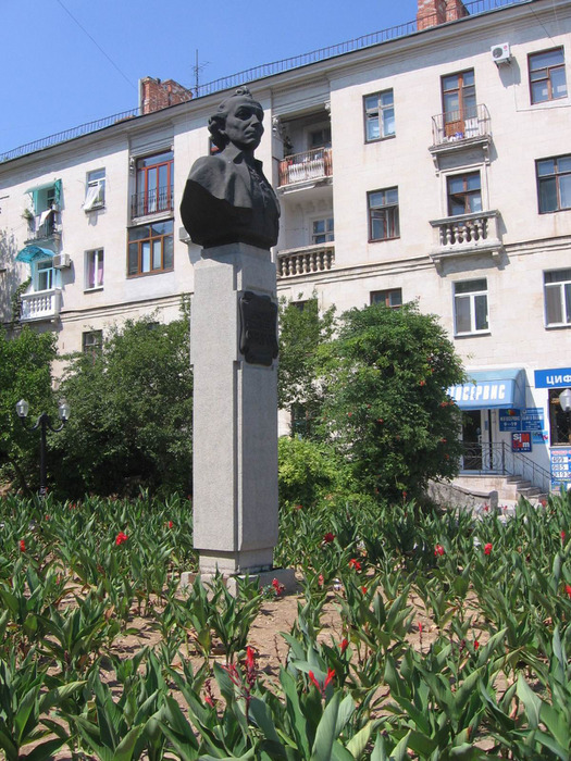 Monument_to_Alexander_Suvorov_in_Sevastopol (525x700, 196Kb)