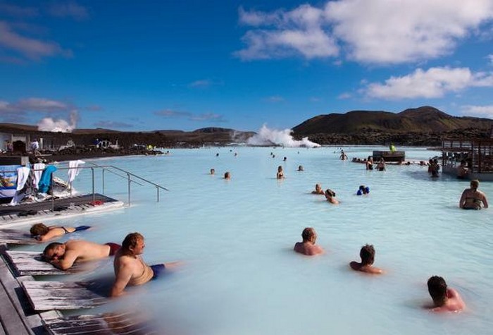 Голубая лагуна - термальный курорт в Исландии