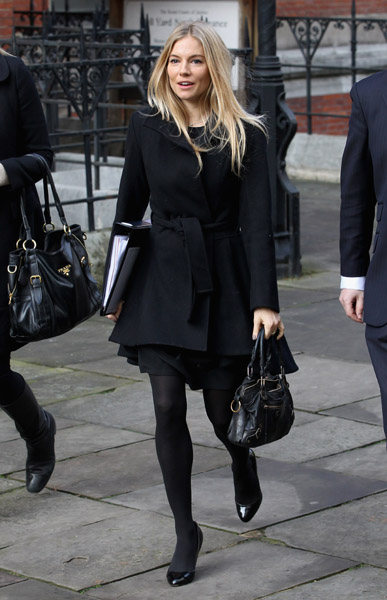 Sienna-Miller-is-seen-leaving-the-Leveson-Inquiry3 (387x600, 85Kb)