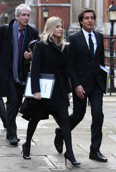 Sienna-Miller-is-seen-leaving-the-Leveson-Inquiry9 (407x600, 90Kb)