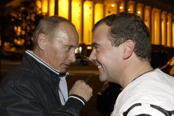 1250151453_putin_medvedev_03 (580x387, 55Kb)