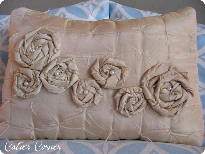 rosette pillow 3 (700x525, 101Kb)