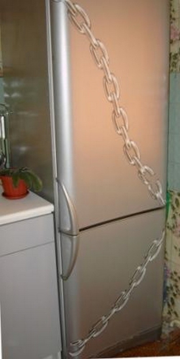 Как необычно украсить холодильник
