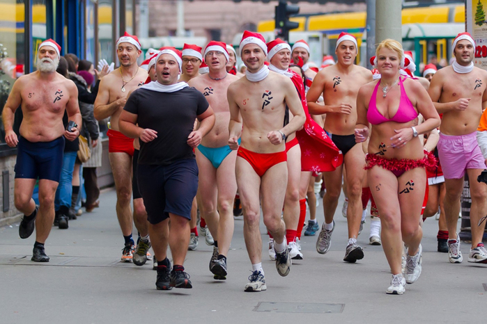 Голые Санта Клаусы в Будапеште (фото)