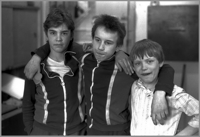 Портрет подрастающих лидеров - Игоря, Валеры, Саши. 18.03.1987 (671x460, 138Kb)