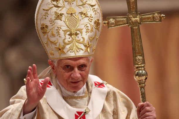 Папа Бенедикт XVI празднует Рождество в базилике Святого Петра, Ватикан, 25 декабря 2011 года./2270477_244 (610x406, 62Kb)
