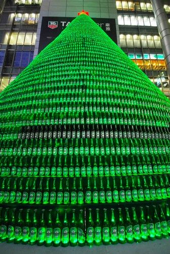 Елка из тысячи пивных бутылок в Шанхае (335x500, 67Kb)