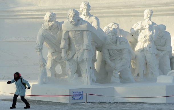 28-ой Харбинский международный фестиваль снега и льда, Харбин, провинция Хэйлунцзян, Китай, 26 декабря 2011 года.