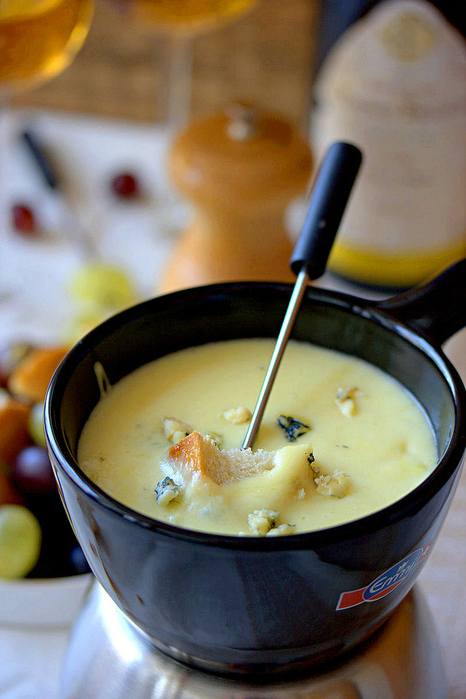 Fondue au Roquefort+Camembert (466x700, 426Kb)