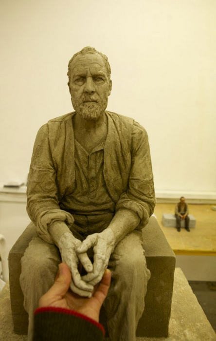 Реалистичная современная скульптура от Sean Henry