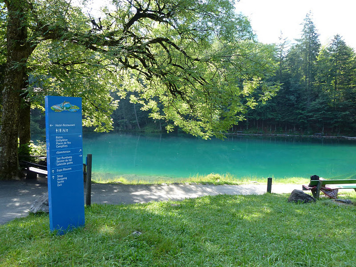 На холодно-синем стекле воды - Blausee 61234