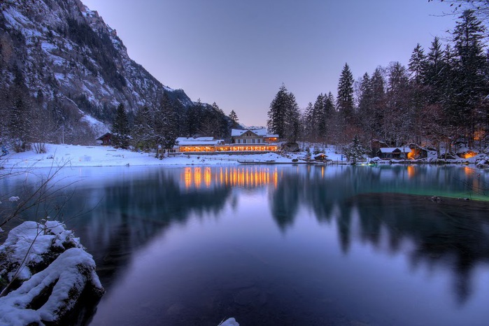 На холодно-синем стекле воды - Blausee 37323