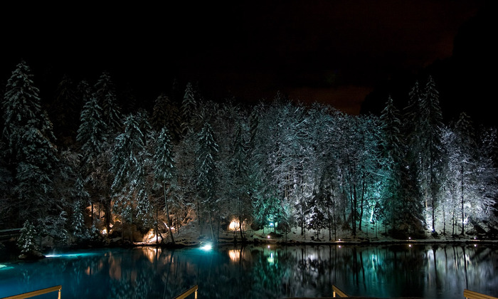 На холодно-синем стекле воды - Blausee 23968