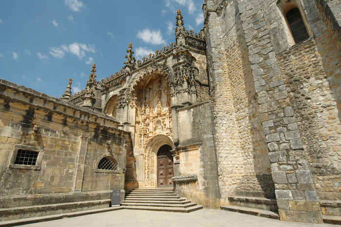 Biserica-portal-CC-nfcastro (700x465, 245Kb)